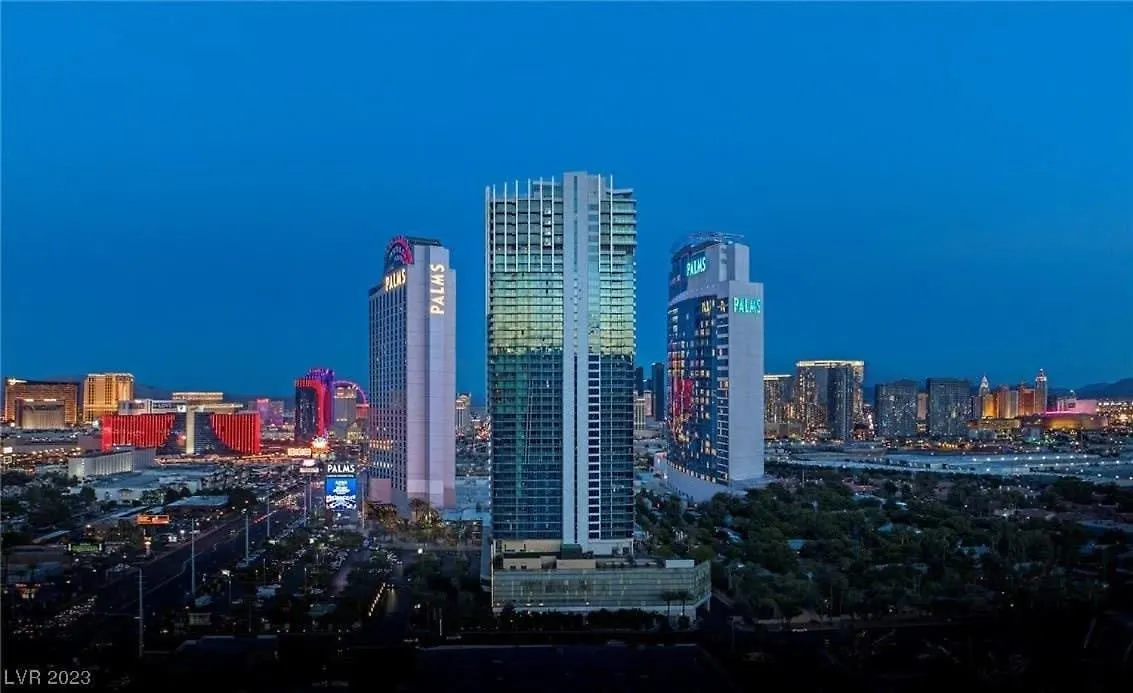 Stylish Palms Mountain View Studio Balcony Access 28309 Las Vegas ABD